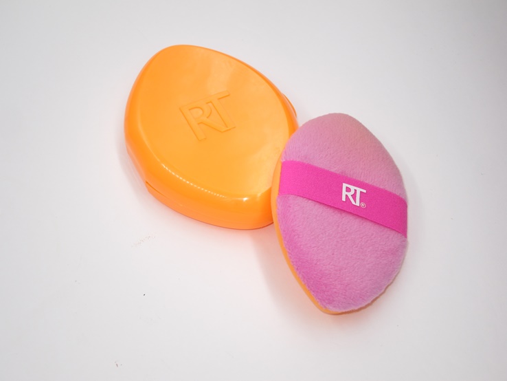 Real Techniques Miracle 2-In-1 Powder Puff .50