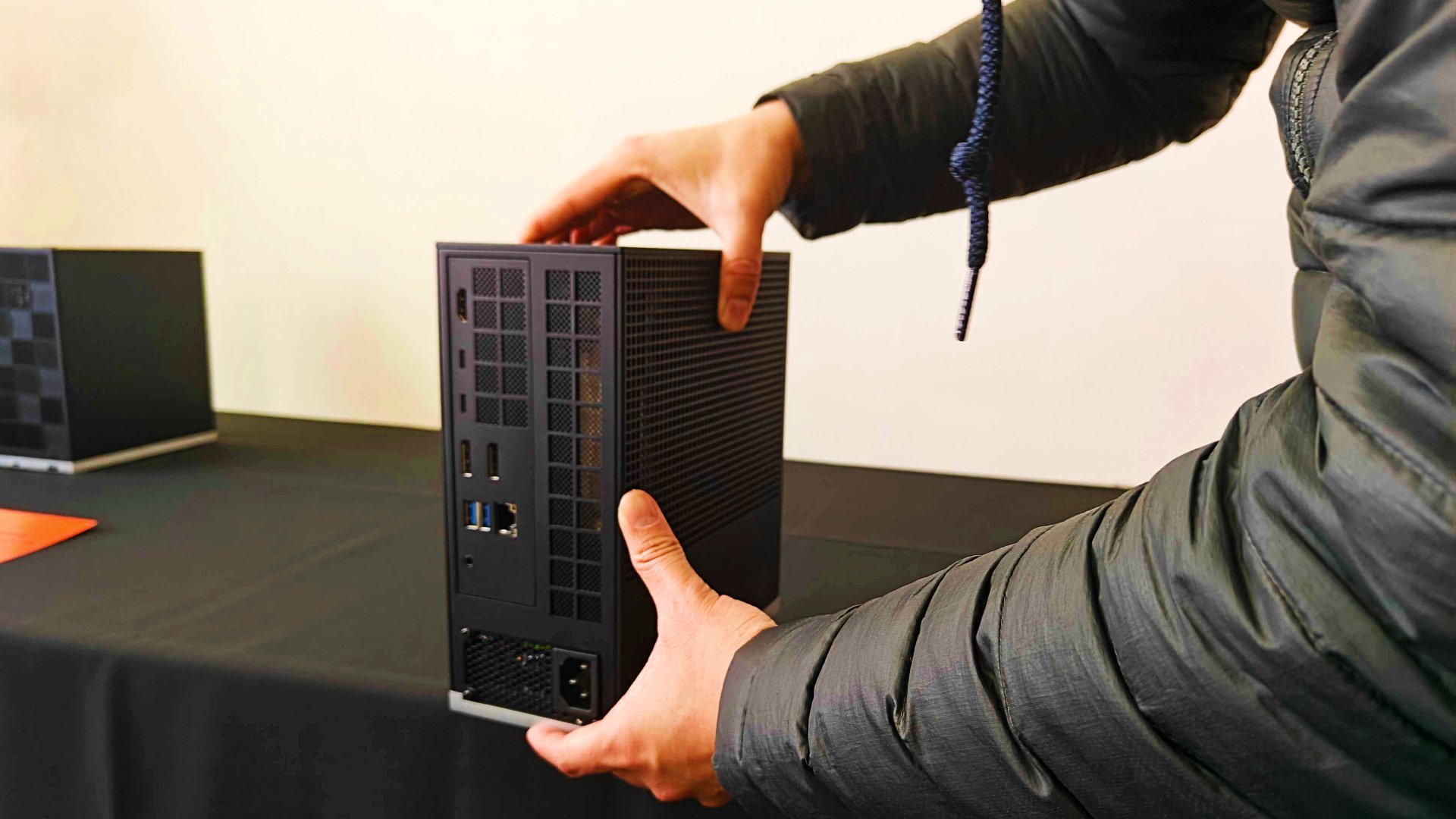 Hands On With the Framework Desktop: A Speedy, Tweak-Easy Mini-ITX PC