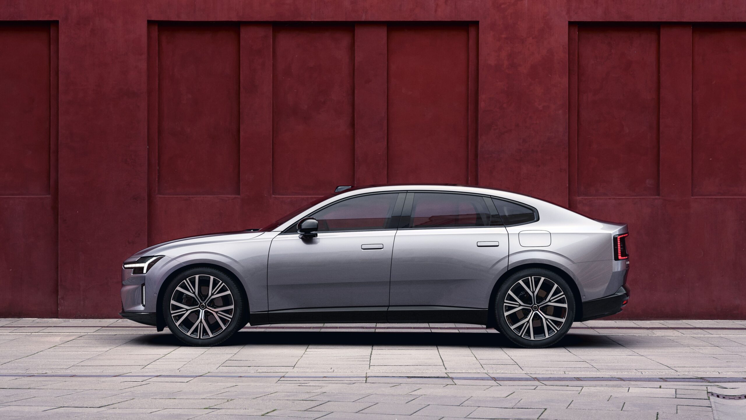 2025 Volvo ES90 Is an Nvidia-Powered Electric Sedan That Charges in 20 Minutes