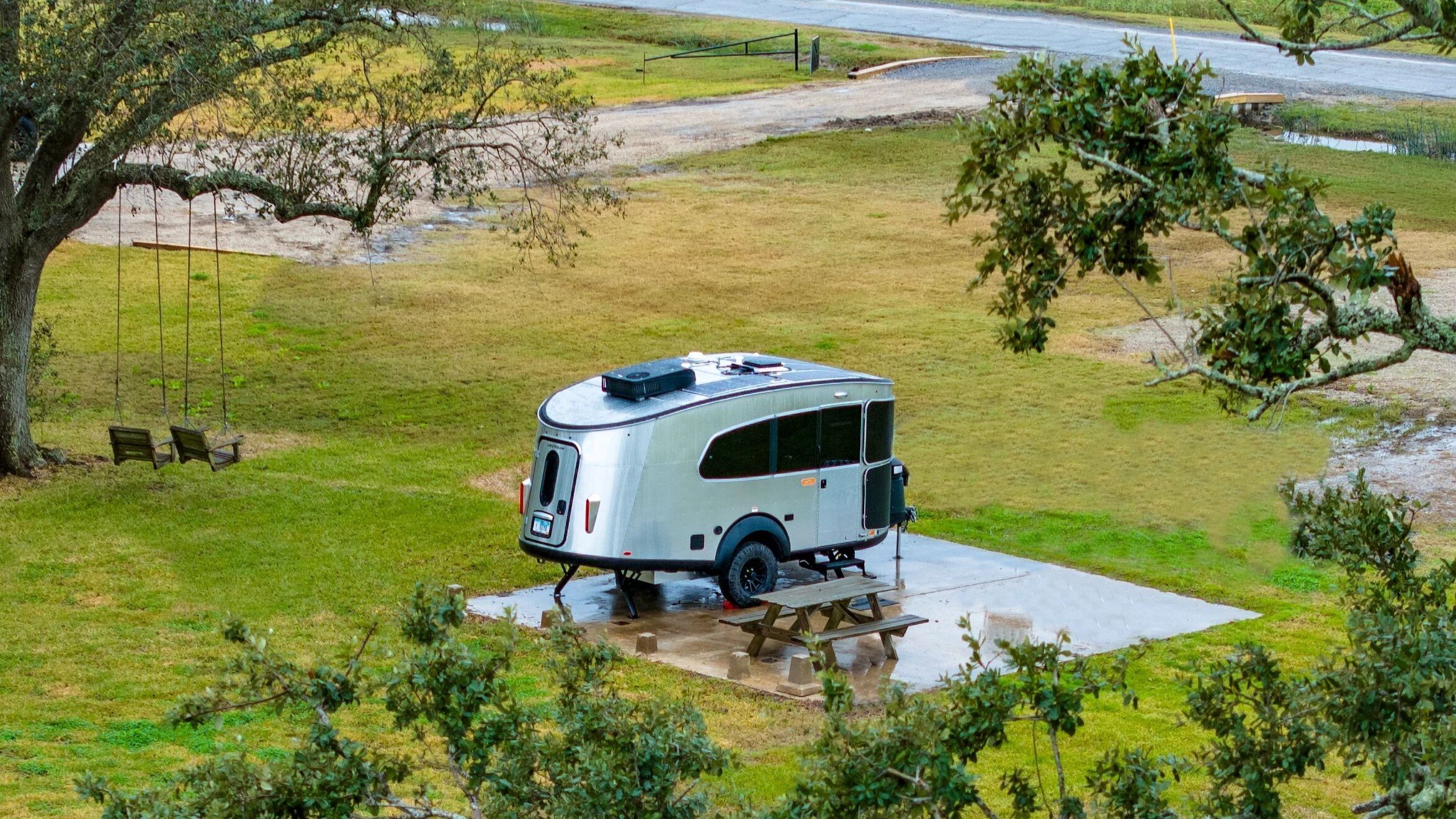 Airstream’s First Electric Trailer Costs K, Charges With Solar Panels