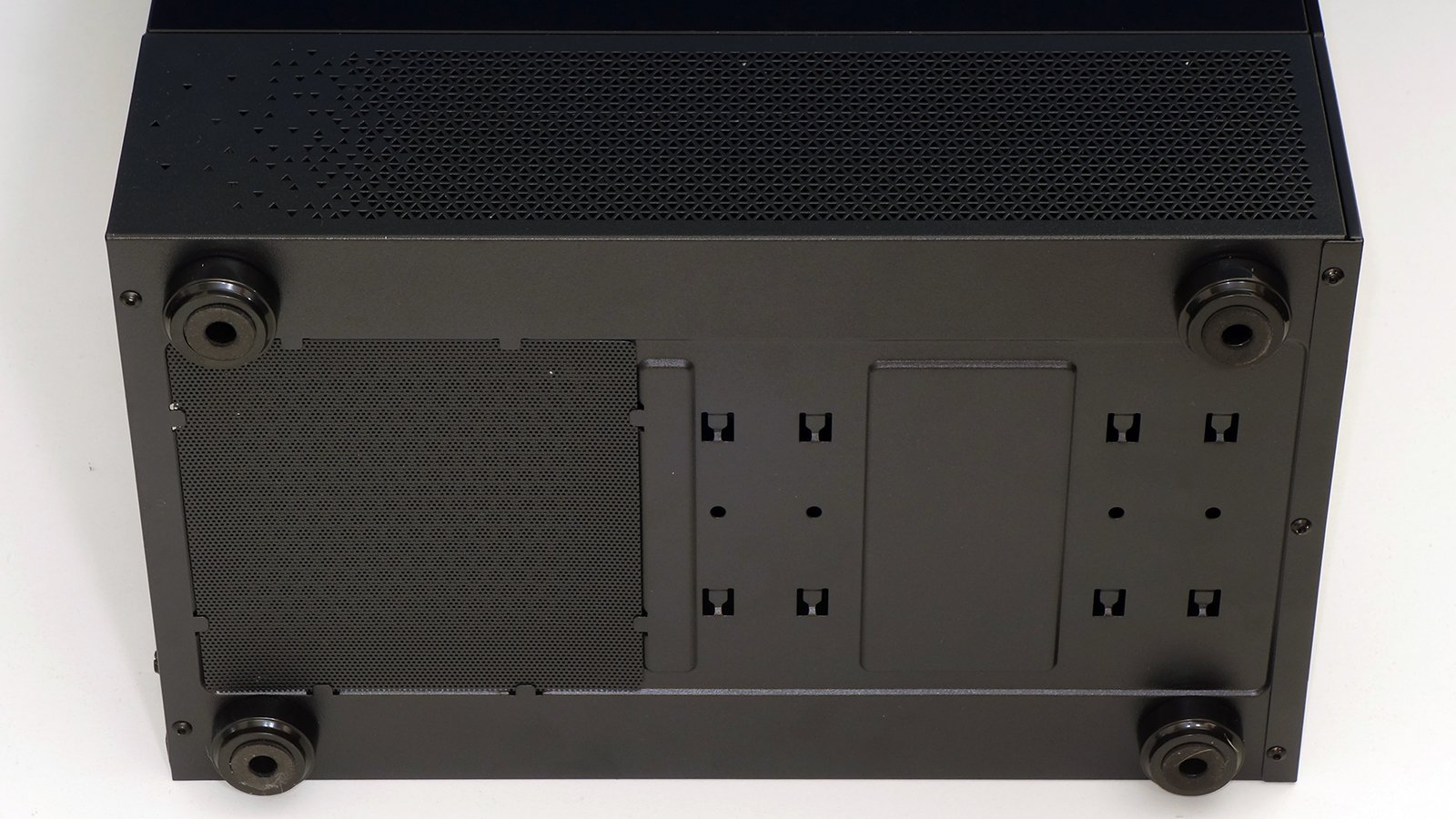 ADATA XPG Invader X Mini Review: A Solid-Value ATX PC Case for Tight Desks ADATA XPG Invader X Mini Review: A Solid-Value ATX PC Case for Tight Desks