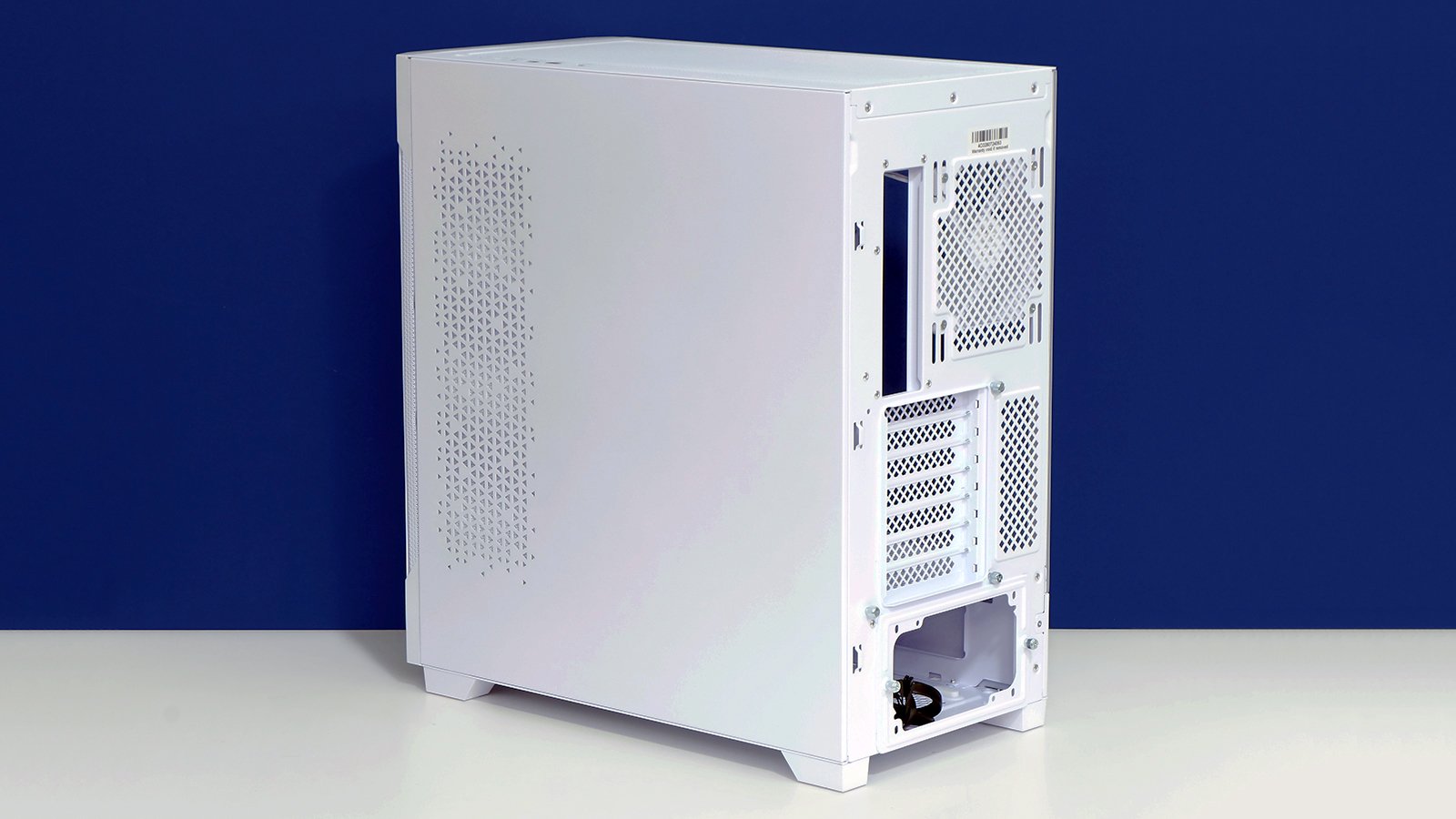 ADATA XPG Starker Air BTF Review: Reverse-Connector Builds on a Budget ADATA XPG Starker Air BTF Review: Reverse-Connector Builds on a Budget